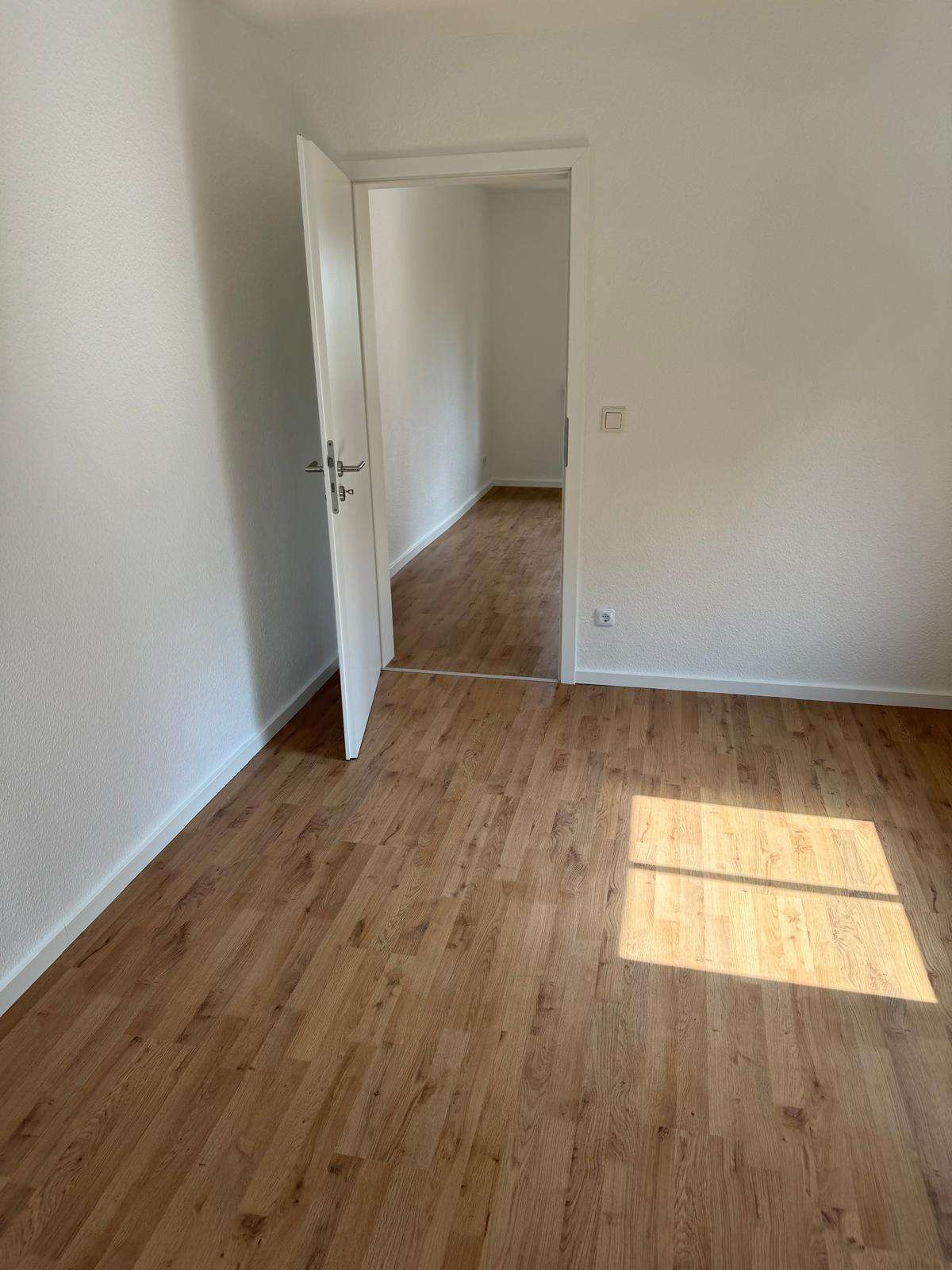 Aufgepasst!* Kleine 2-Raum Wohnung mit Wanne sucht neuen Bewohner in Glauchau