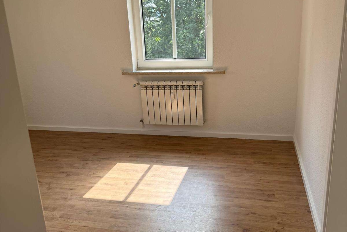 Aufgepasst!* Kleine 2-Raum Wohnung mit Wanne sucht neuen Bewohner in Glauchau