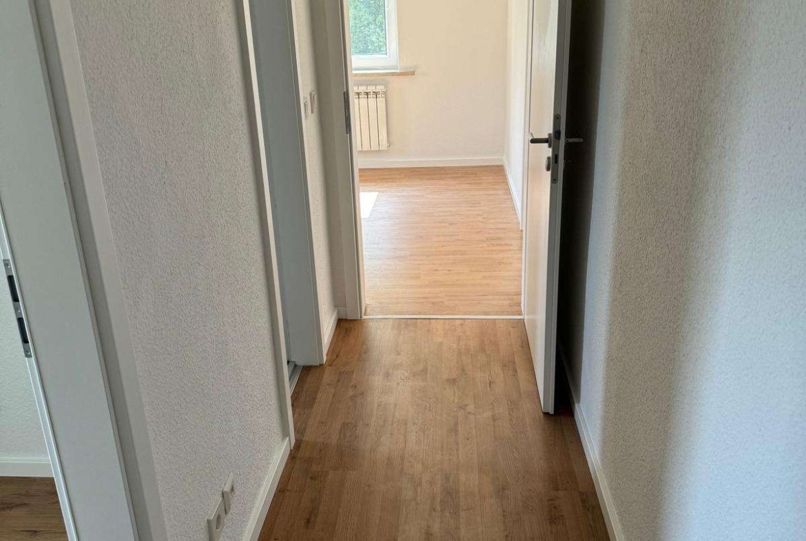 Aufgepasst!* Kleine 2-Raum Wohnung mit Wanne sucht neuen Bewohner in Glauchau