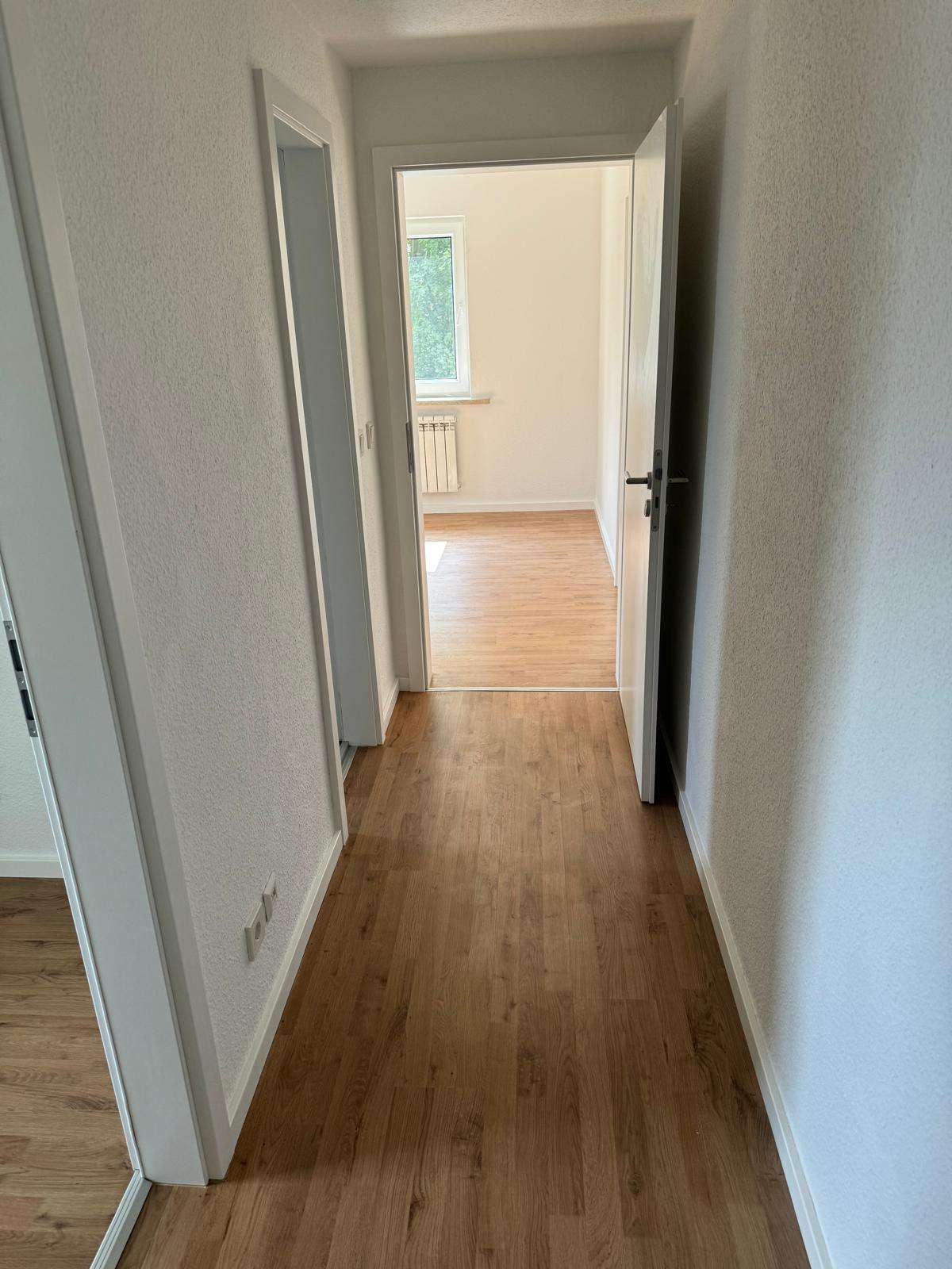 Aufgepasst!* Kleine 2-Raum Wohnung mit Wanne sucht neuen Bewohner in Glauchau