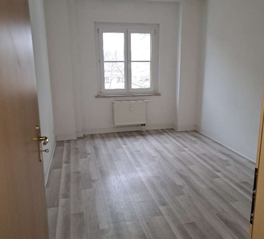 gemütliche 2-Raum Wohnung mit Balkon und Badewanne sucht Sie! in Glauchau