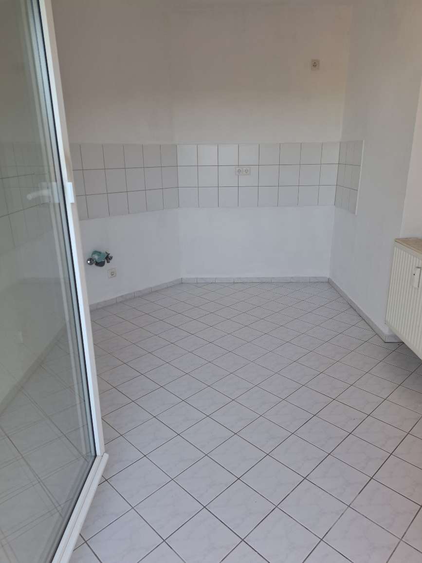 sonnige 2-Raum Wohnung mit Balkon im Dachgeschoss in Glauchau