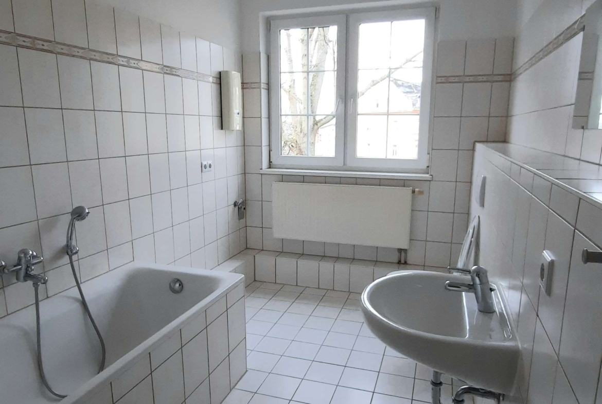 großzügige 4 R-Wohnung mitten in der Stadt wartet auf Sie! in Glauchau