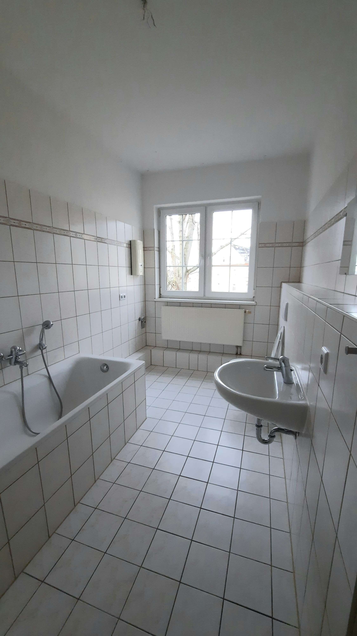 großzügige 4 R-Wohnung mitten in der Stadt wartet auf Sie! in Glauchau