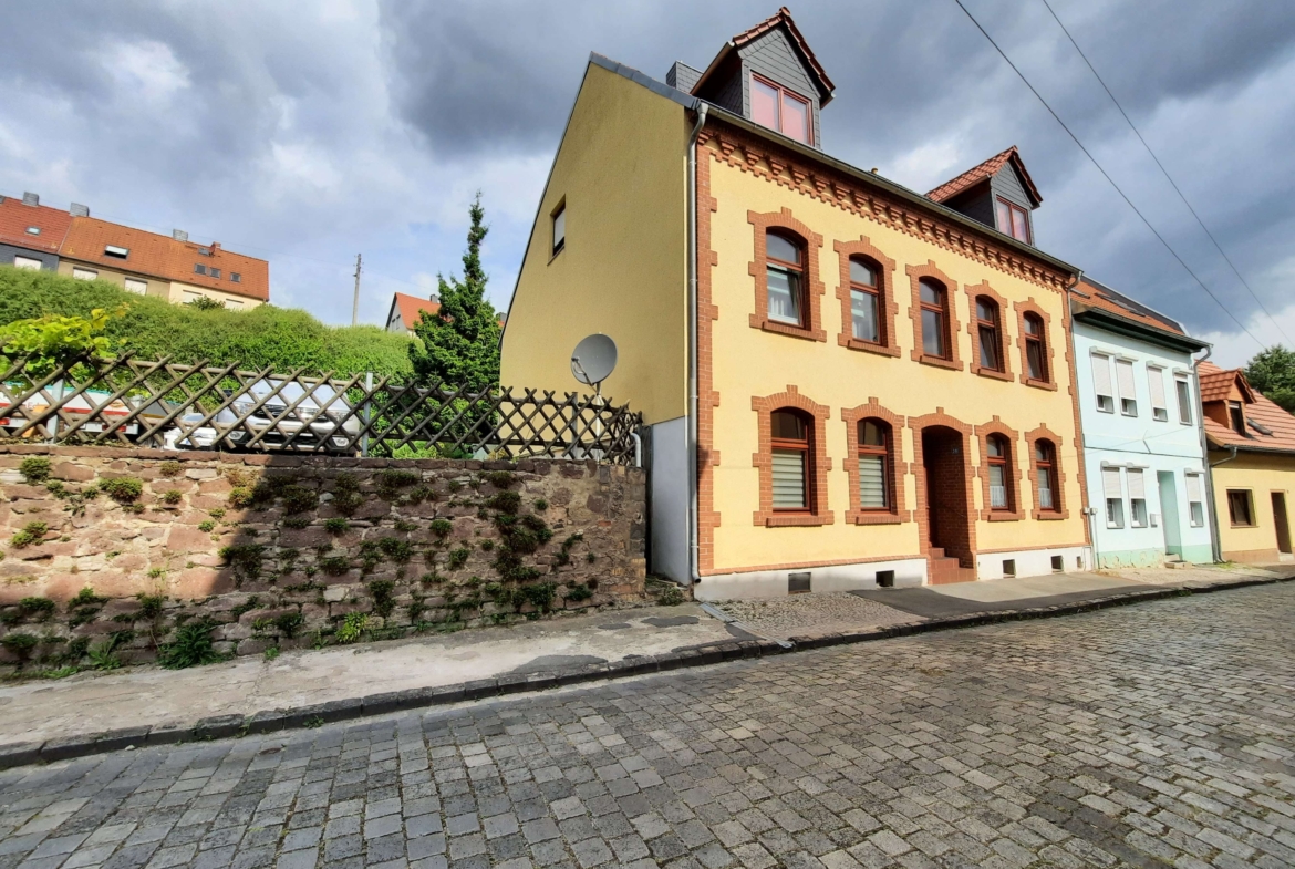 Schöne 2-Zimmer-Wohnung mit Balkon zu vermieten in Eisleben