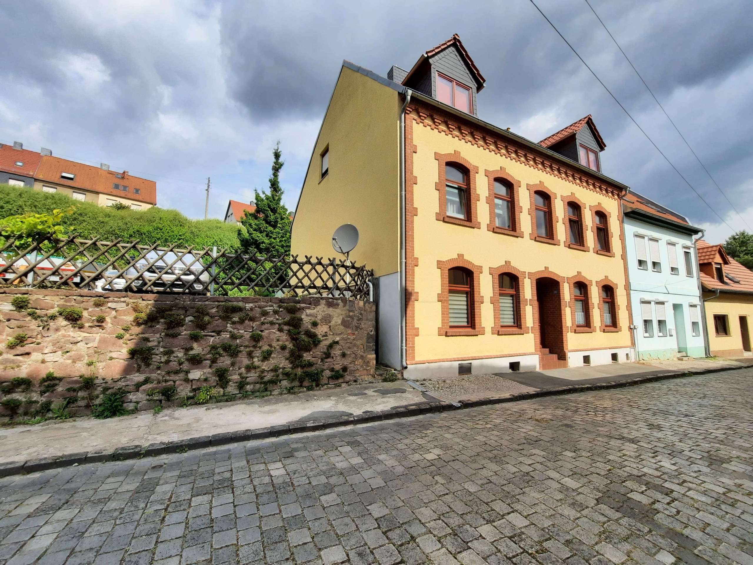 Schöne 2-Zimmer-Wohnung mit Balkon zu vermieten in Eisleben
