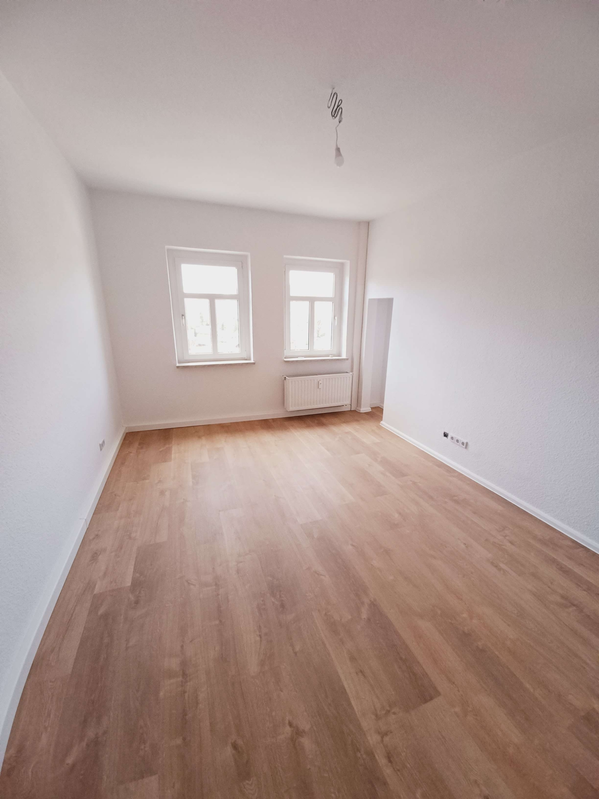 Über den Dächern der Stadt! Vollsanierte 4-Raum Altbauwohnung mit Charme sucht neue Mieter! in Klingenthal