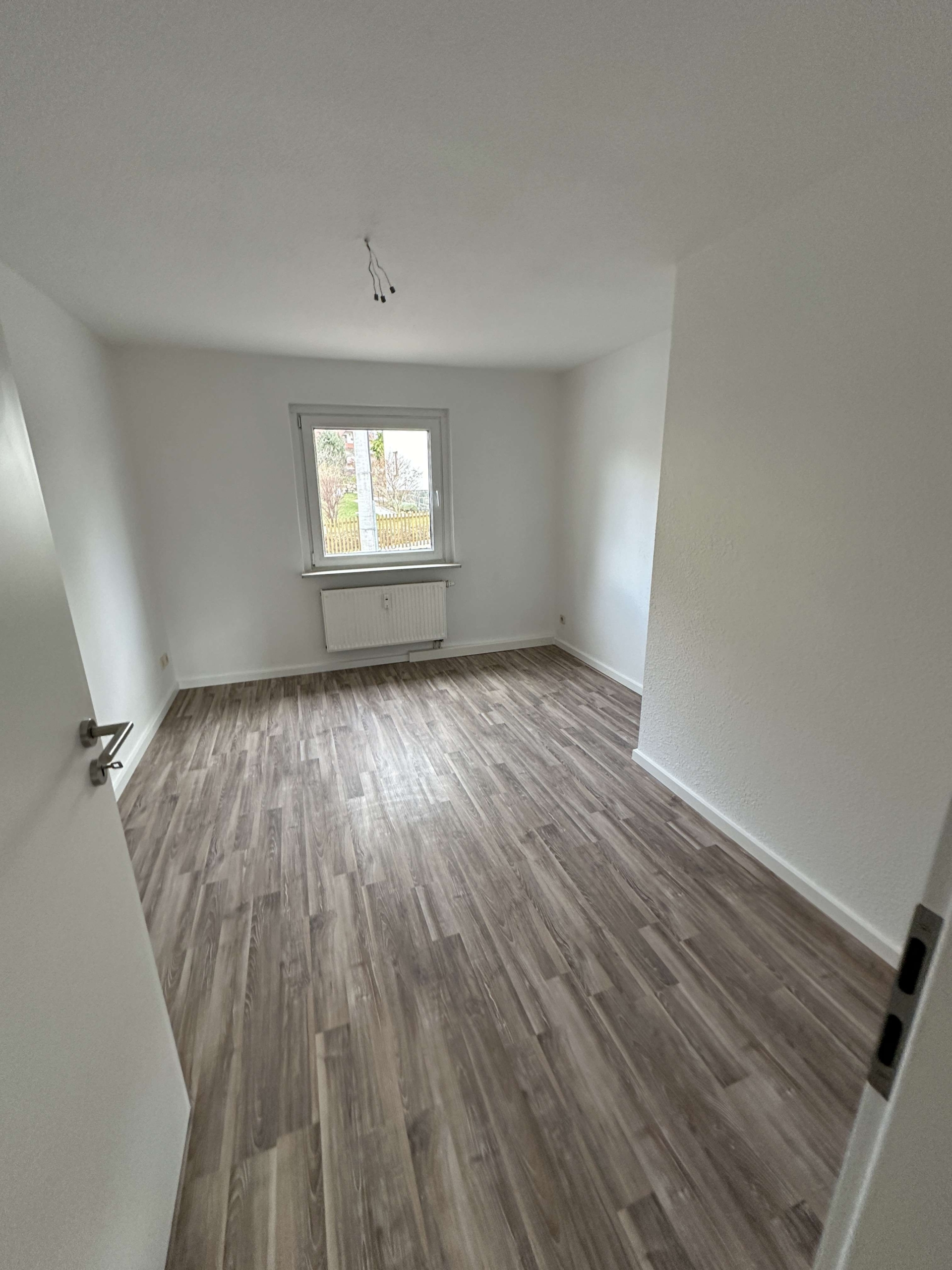 Schnell zugreifen* schöne 3 RaumWE mit Badewanne & Balkon in Wilkau-Haßlau
