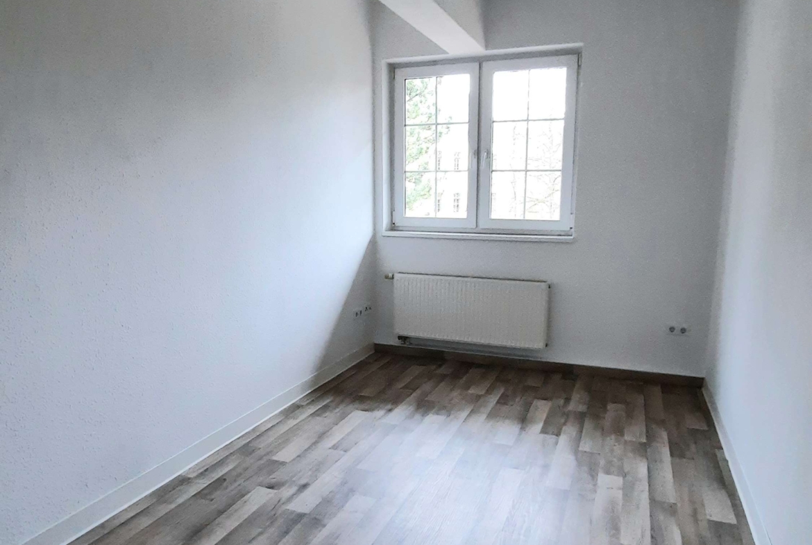 großzügige 4 R-Wohnung mitten in der Stadt wartet auf Sie! in Glauchau