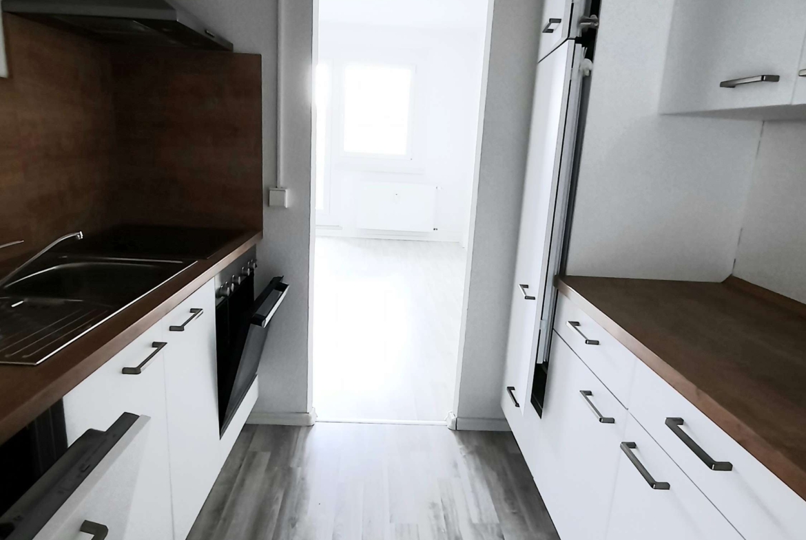 Schnell sein lohnt sich* Schöne 4-RaumWe mit Balkon, Dusche & EBK in Chemnitz