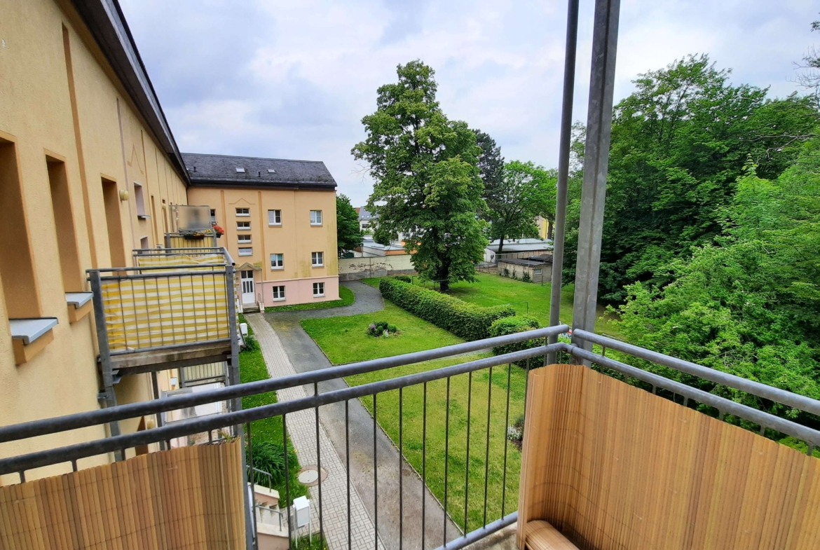gemütliche 2-Raum Wohnung mit Balkon und Badewanne sucht Sie! in Glauchau