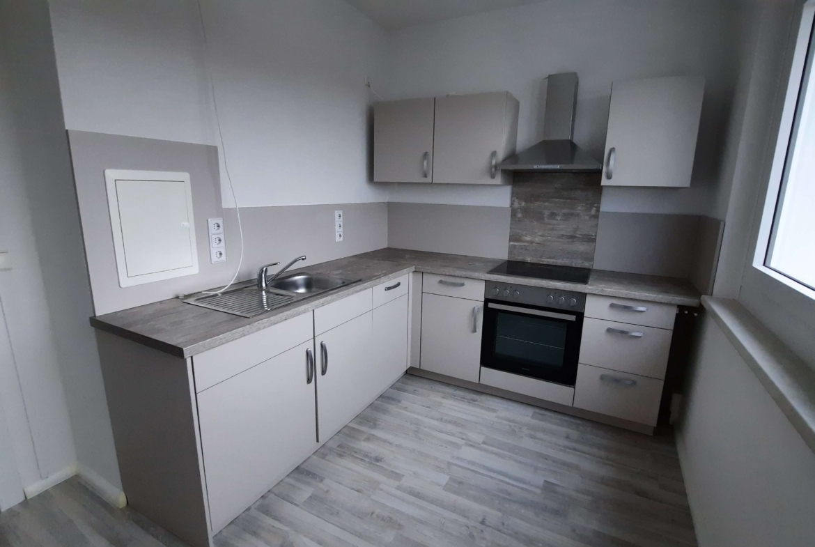 Große 2RaumWE mit Dusche & Wanne, Küche mit Fenster und EBK, Balkon in Chemnitz