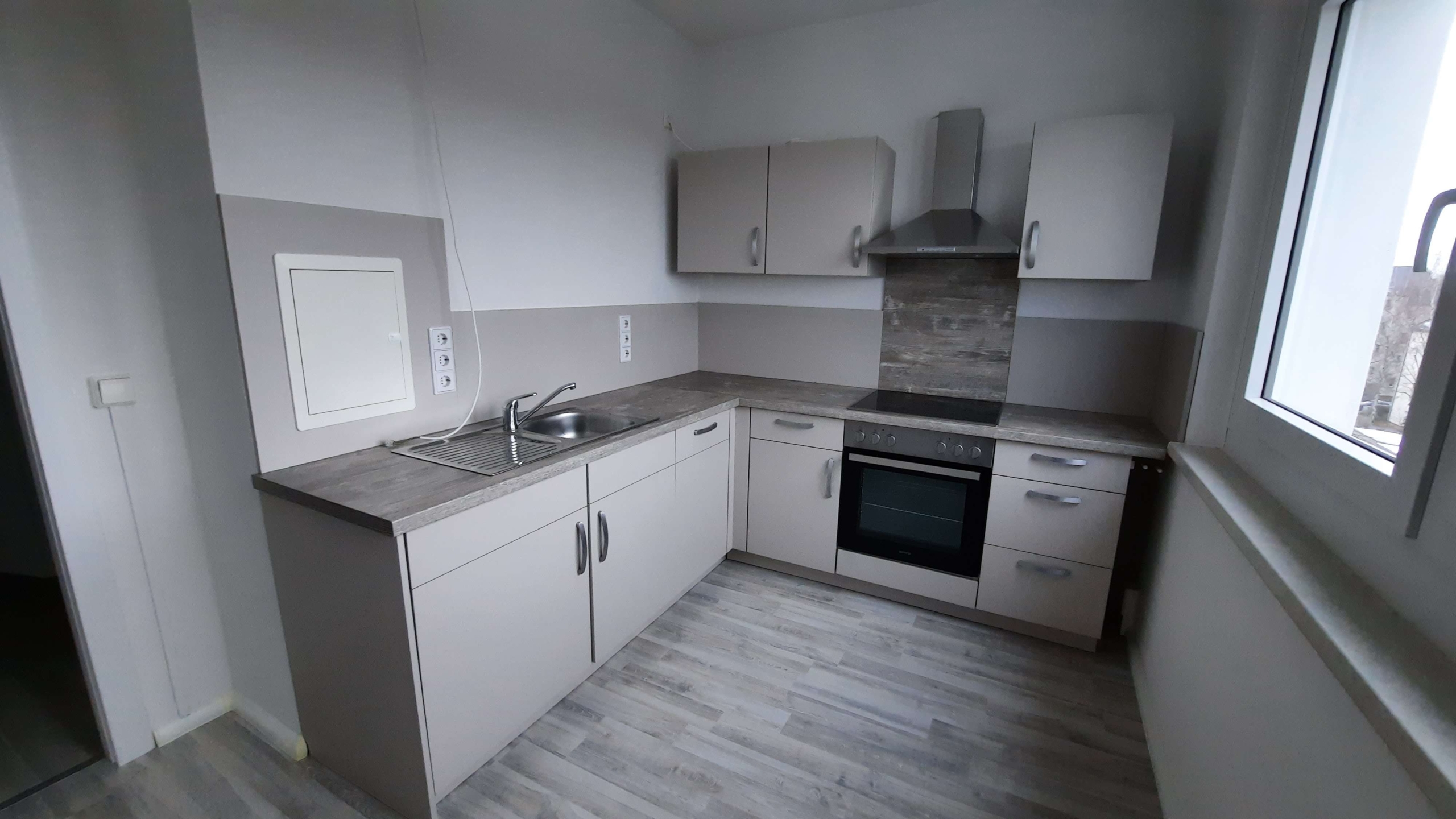 Große 2RaumWE mit Dusche & Wanne, Küche mit Fenster und EBK, Balkon in Chemnitz