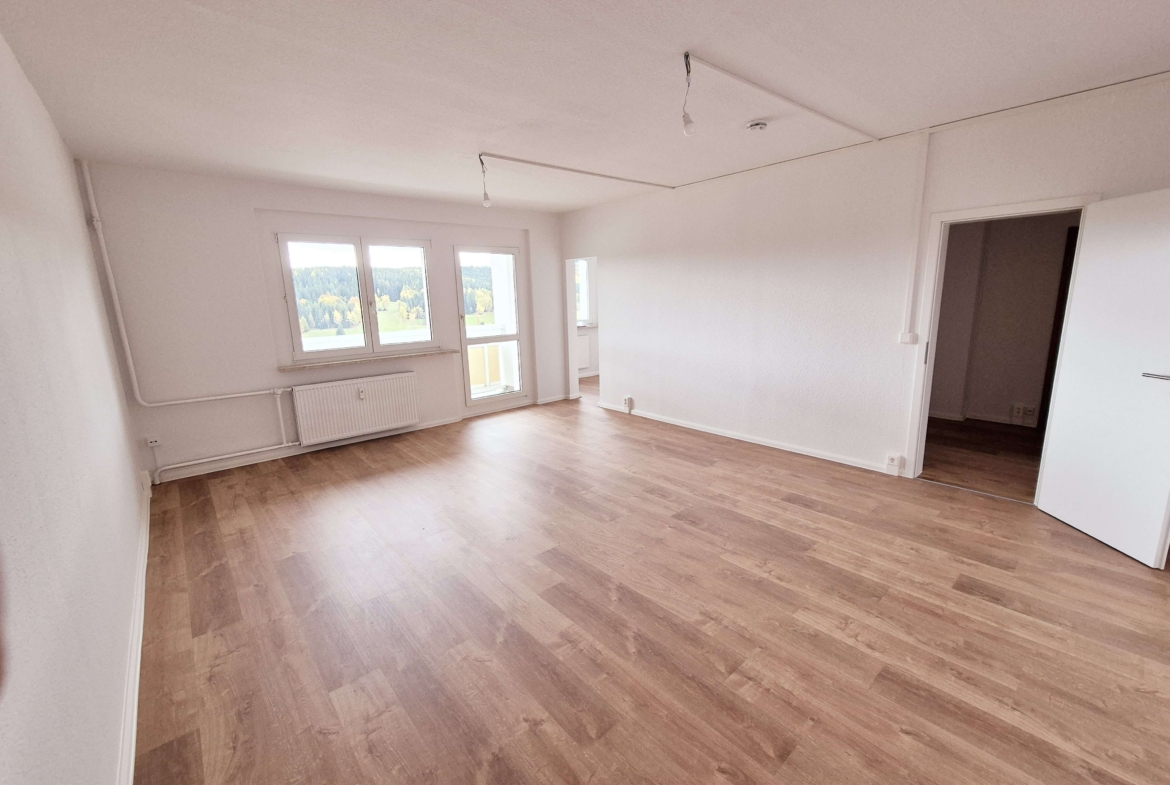 4-Raum-Wohnung mit Balkon, frisch saniert mit Traum-Ausblick! Jetzt besichtigen! in Klingenthal