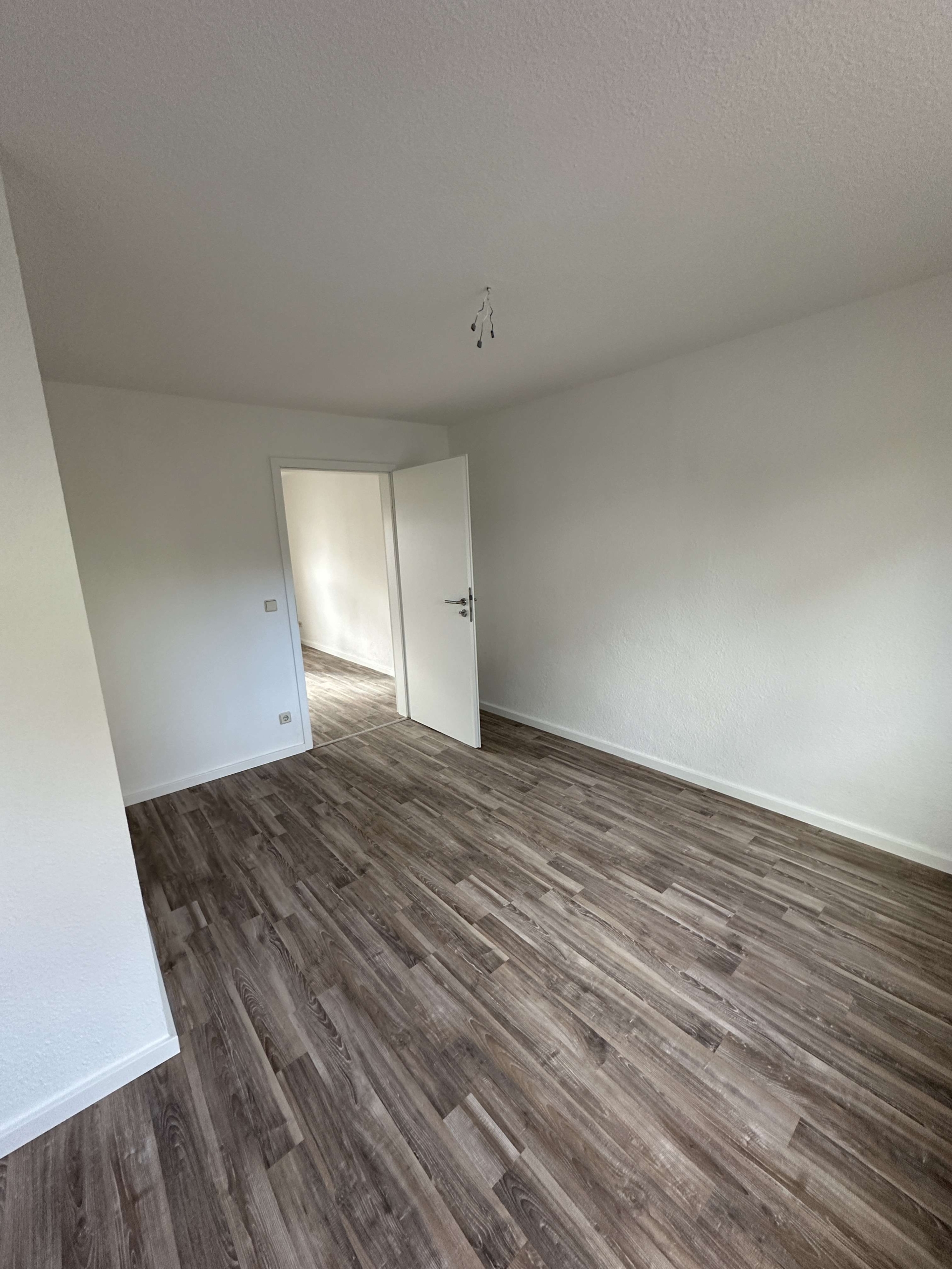 Schnell zugreifen* schöne 3 RaumWE mit Badewanne & Balkon in Wilkau-Haßlau
