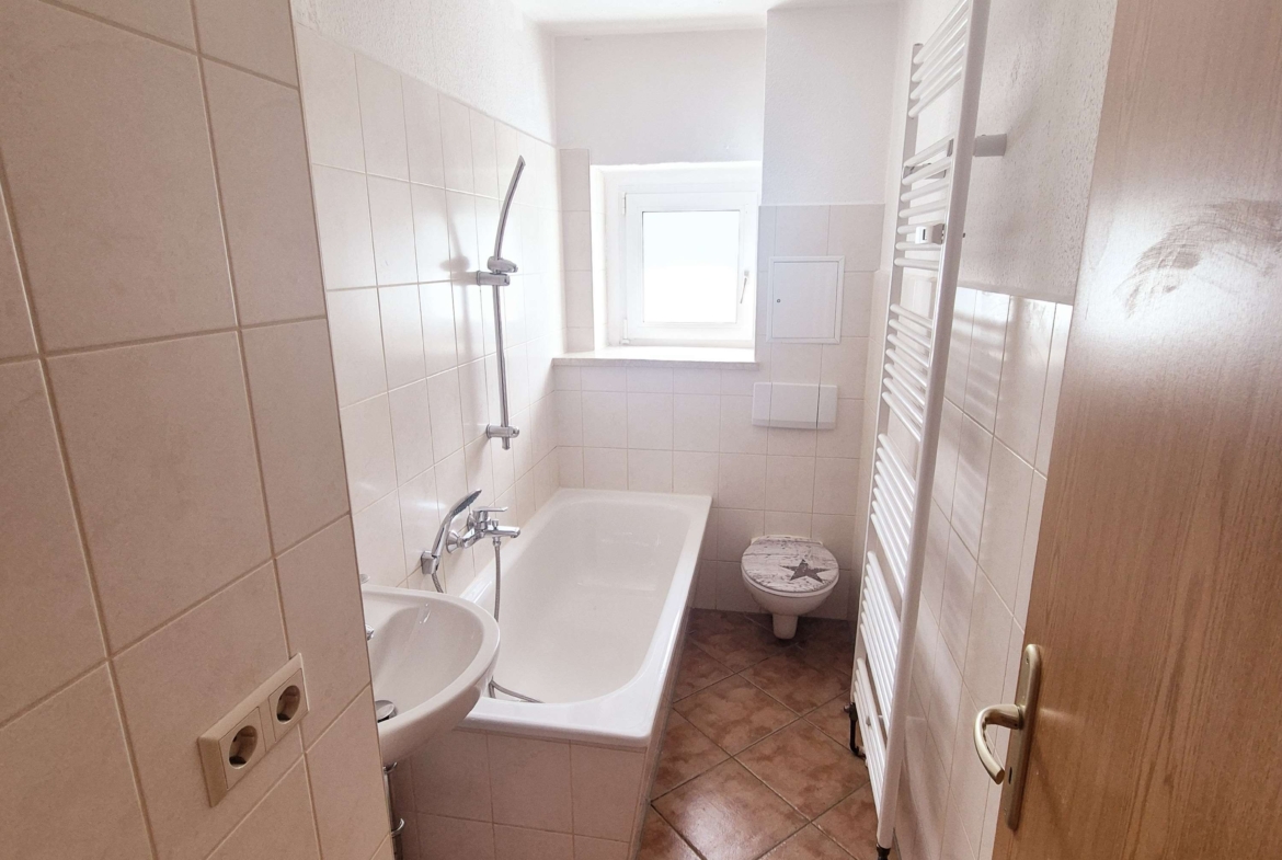 Großzügige 2-Raum-Wohnung mit Blick ins Grüne im Erdgeschoss + ausgebaute Kammer! in Klingenthal