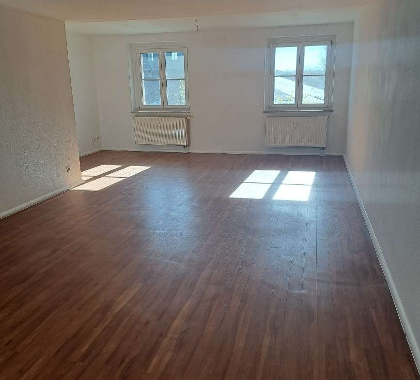 sonnige 2-Raum Wohnung mit Balkon im Dachgeschoss in Glauchau