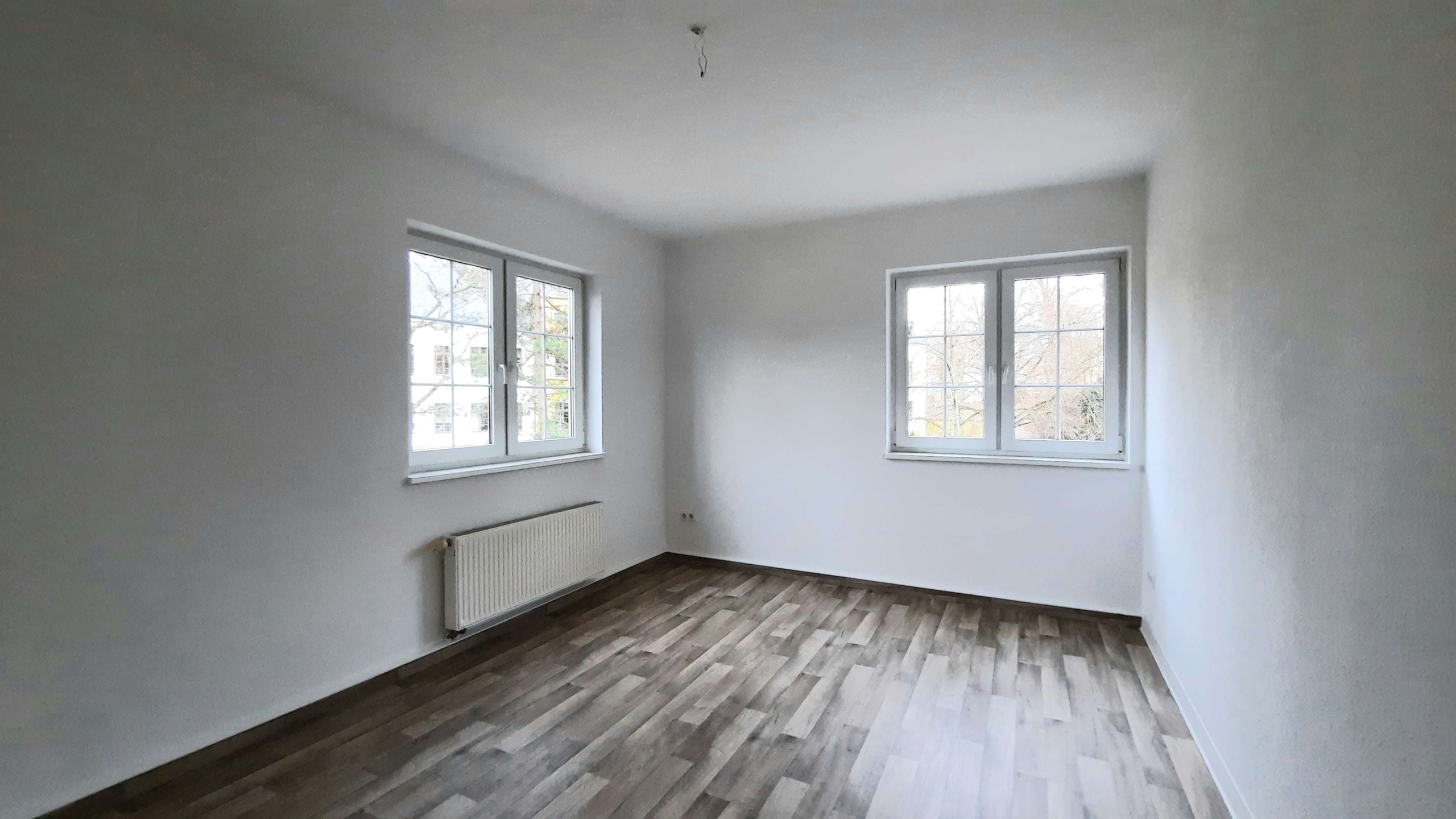 großzügige 4 R-Wohnung mitten in der Stadt wartet auf Sie! in Glauchau