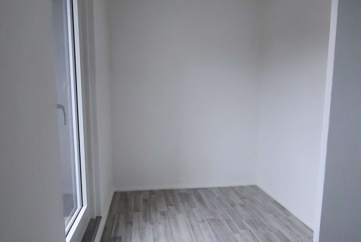 Große 2RaumWE mit Dusche & Wanne, Küche mit Fenster und EBK, Balkon in Chemnitz