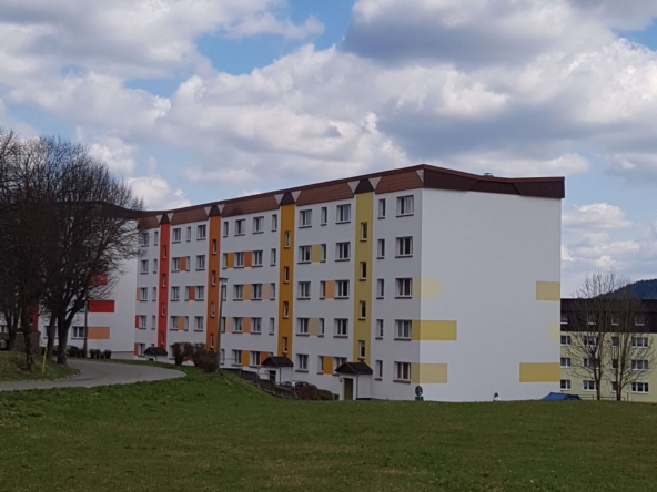 Günstige 3-Raum-Wohnung mit Traum-Ausblick und Balkon! in Klingenthal
