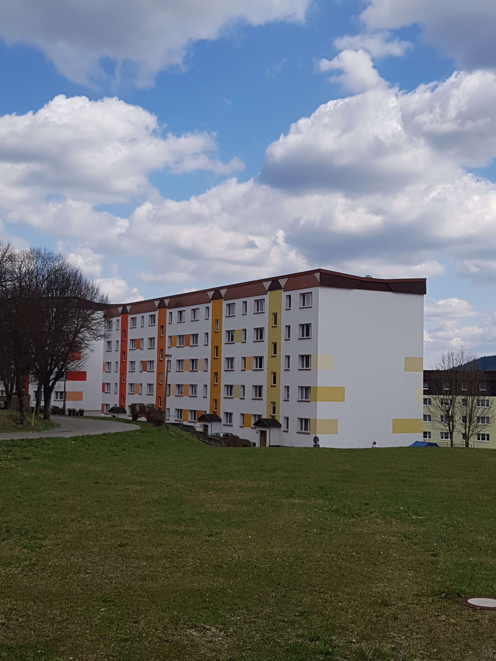 Günstige 3-Raum-Wohnung mit Traum-Ausblick und Balkon! in Klingenthal
