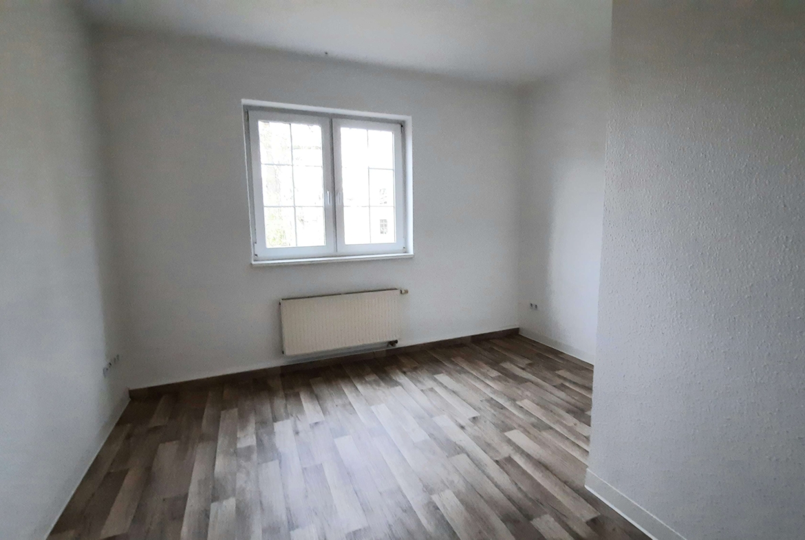 großzügige 4 R-Wohnung mitten in der Stadt wartet auf Sie! in Glauchau