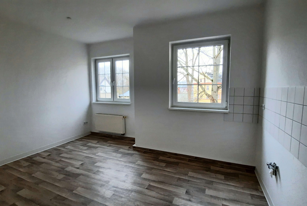 großzügige 4 R-Wohnung mitten in der Stadt wartet auf Sie! in Glauchau
