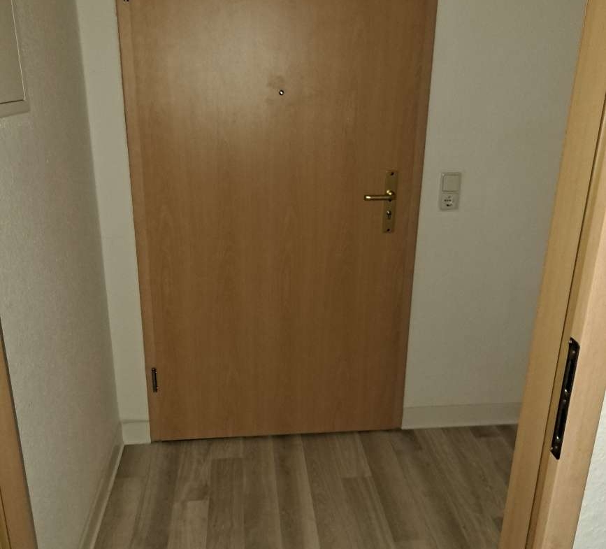 gemütliche 2-Raum Wohnung mit Balkon und Badewanne sucht Sie! in Glauchau