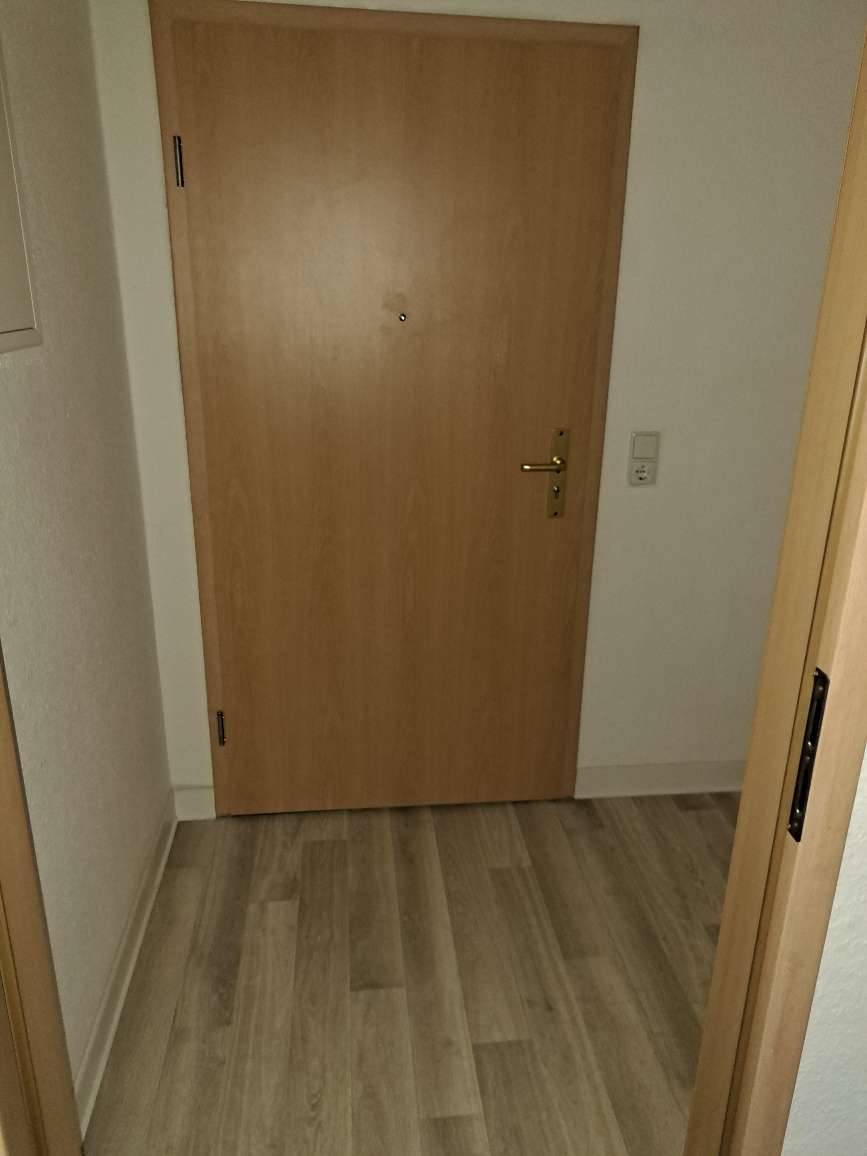 gemütliche 2-Raum Wohnung mit Balkon und Badewanne sucht Sie! in Glauchau