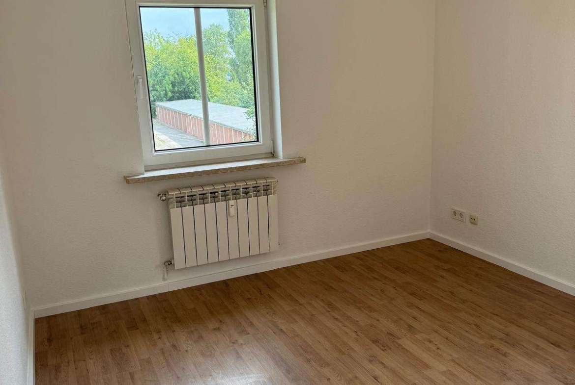 Aufgepasst!* Kleine 2-Raum Wohnung mit Wanne sucht neuen Bewohner in Glauchau