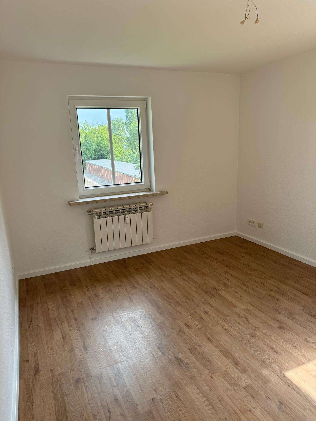 Aufgepasst!* Kleine 2-Raum Wohnung mit Wanne sucht neuen Bewohner in Glauchau