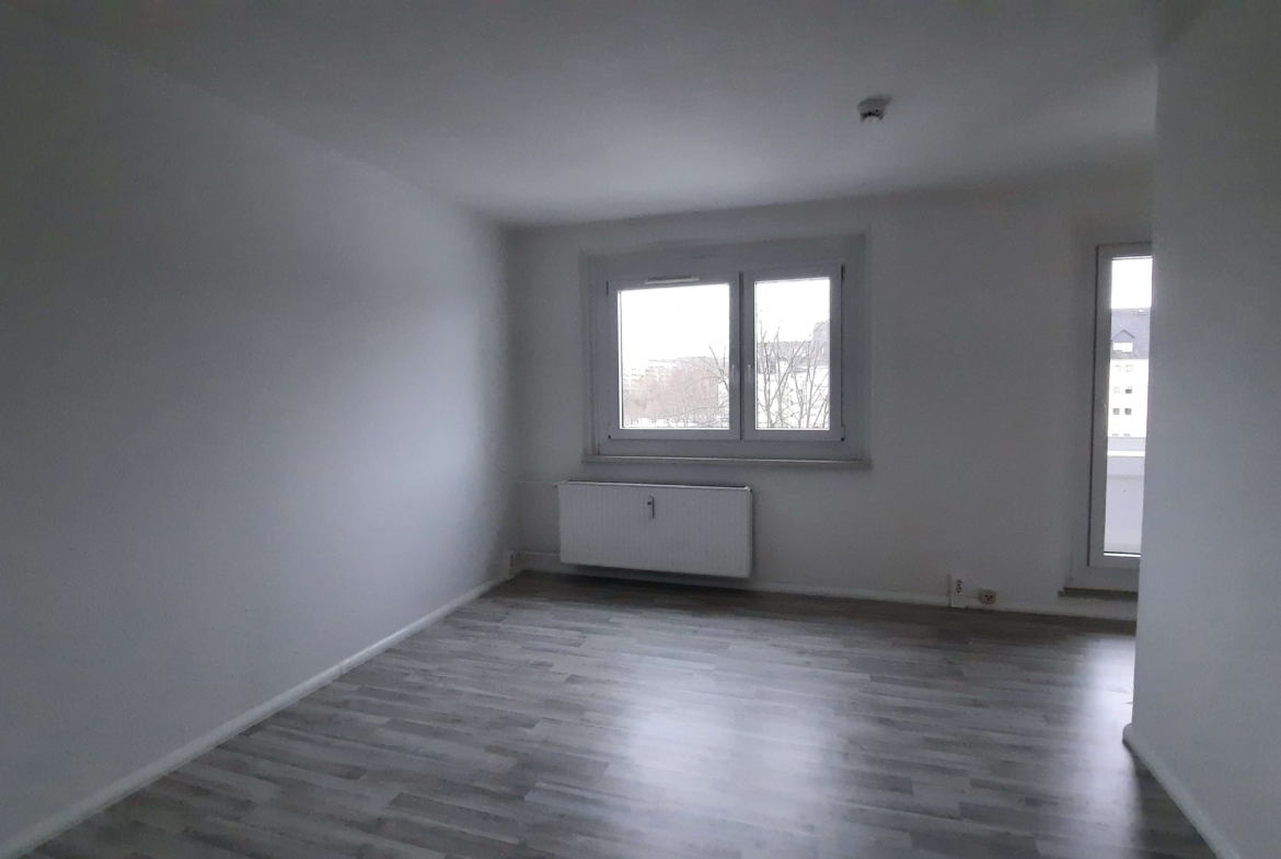 Große 2RaumWE mit Dusche & Wanne, Küche mit Fenster und EBK, Balkon in Chemnitz