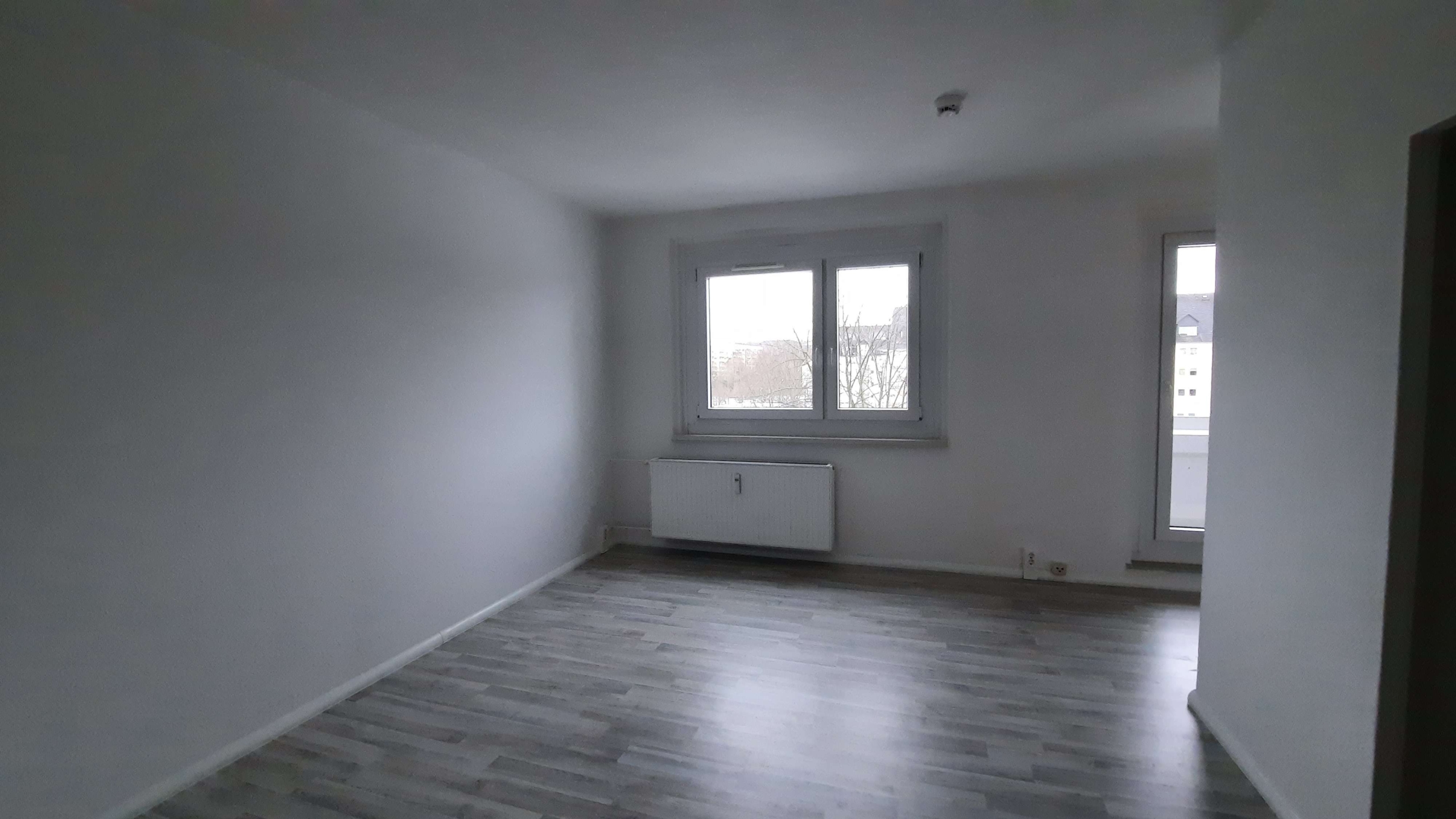 Große 2RaumWE mit Dusche & Wanne, Küche mit Fenster und EBK, Balkon in Chemnitz