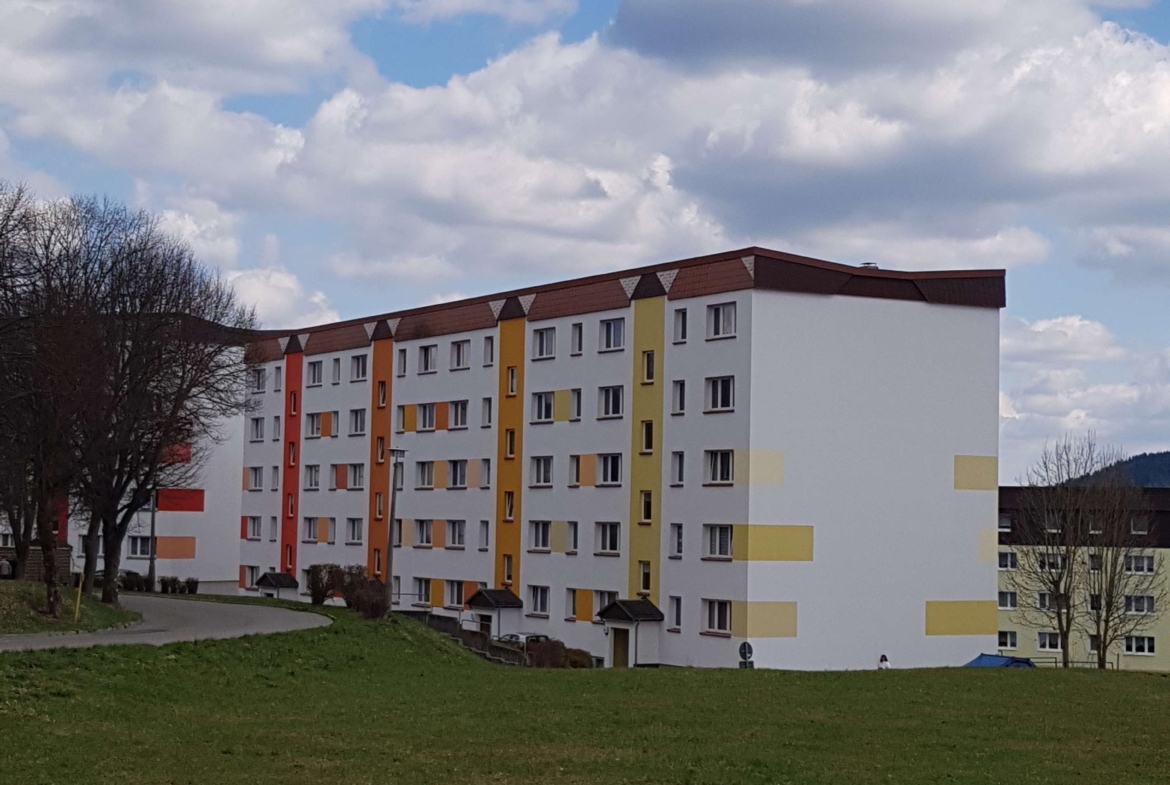 4-Raum-Wohnung mit Balkon, frisch saniert mit Traum-Ausblick! Jetzt besichtigen! in Klingenthal