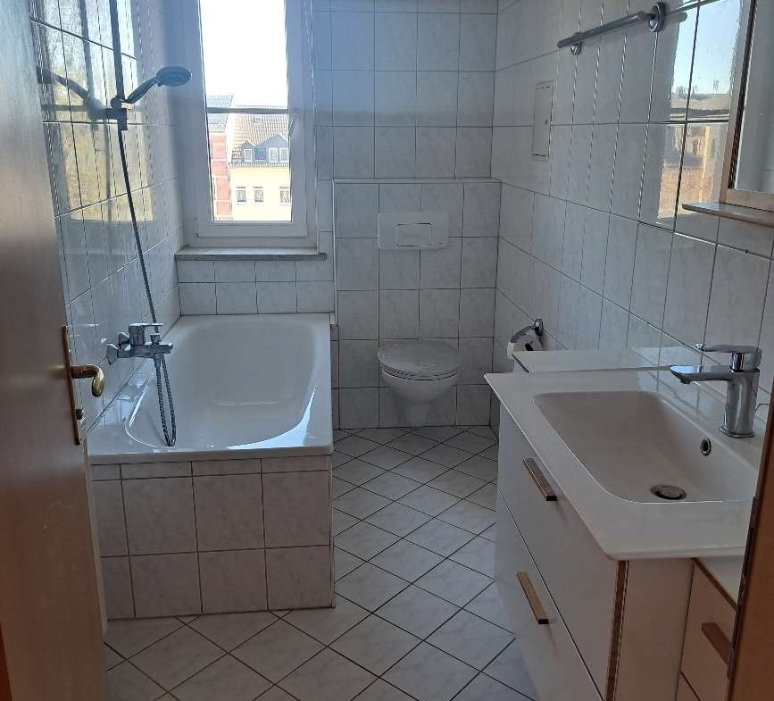 sonnige 2-Raum Wohnung mit Balkon im Dachgeschoss in Glauchau