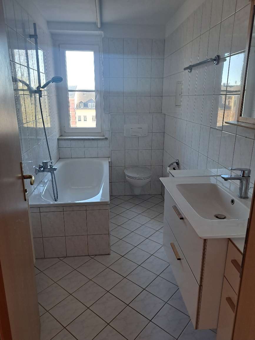 sonnige 2-Raum Wohnung mit Balkon im Dachgeschoss in Glauchau