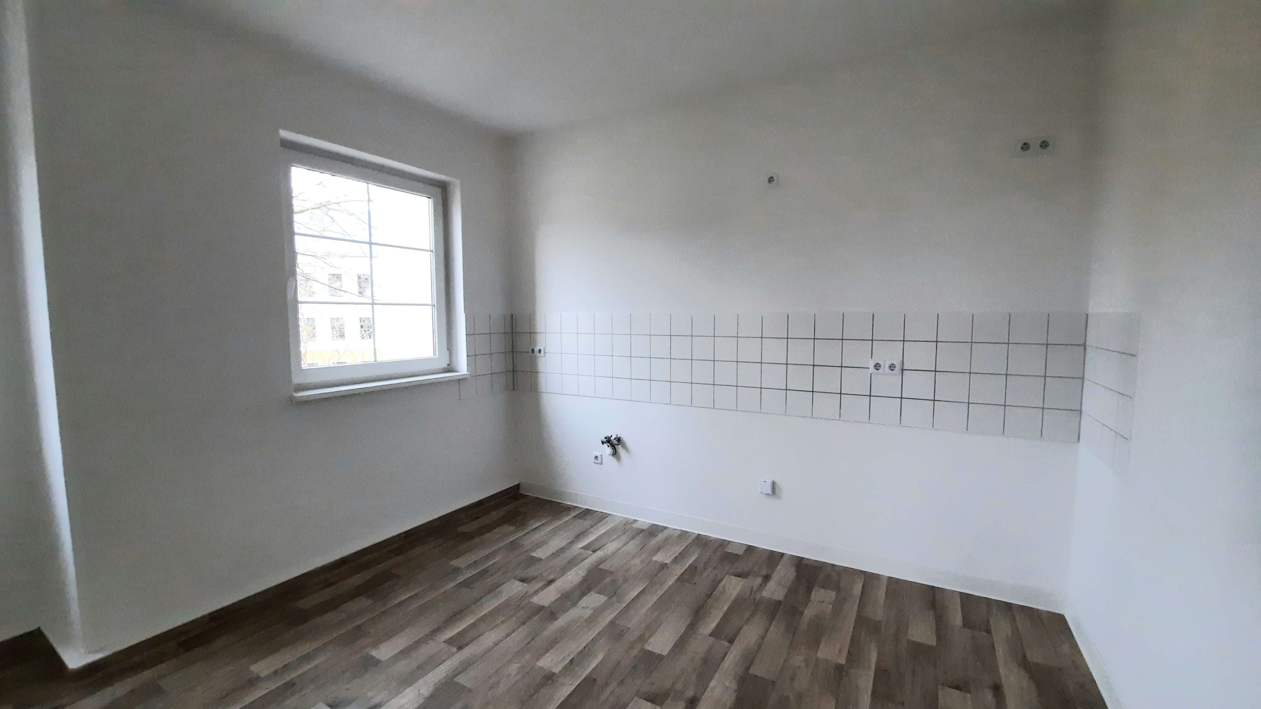 großzügige 4 R-Wohnung mitten in der Stadt wartet auf Sie! in Glauchau