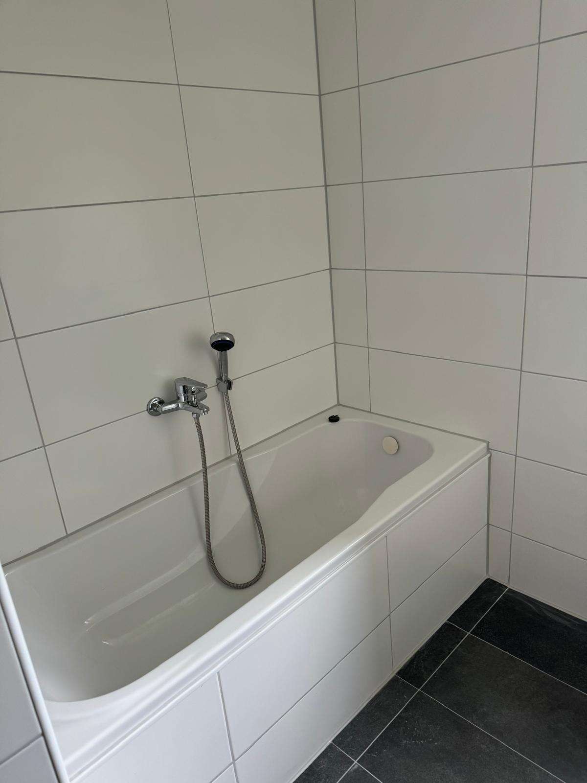 Aufgepasst!* Kleine 2-Raum Wohnung mit Wanne sucht neuen Bewohner in Glauchau