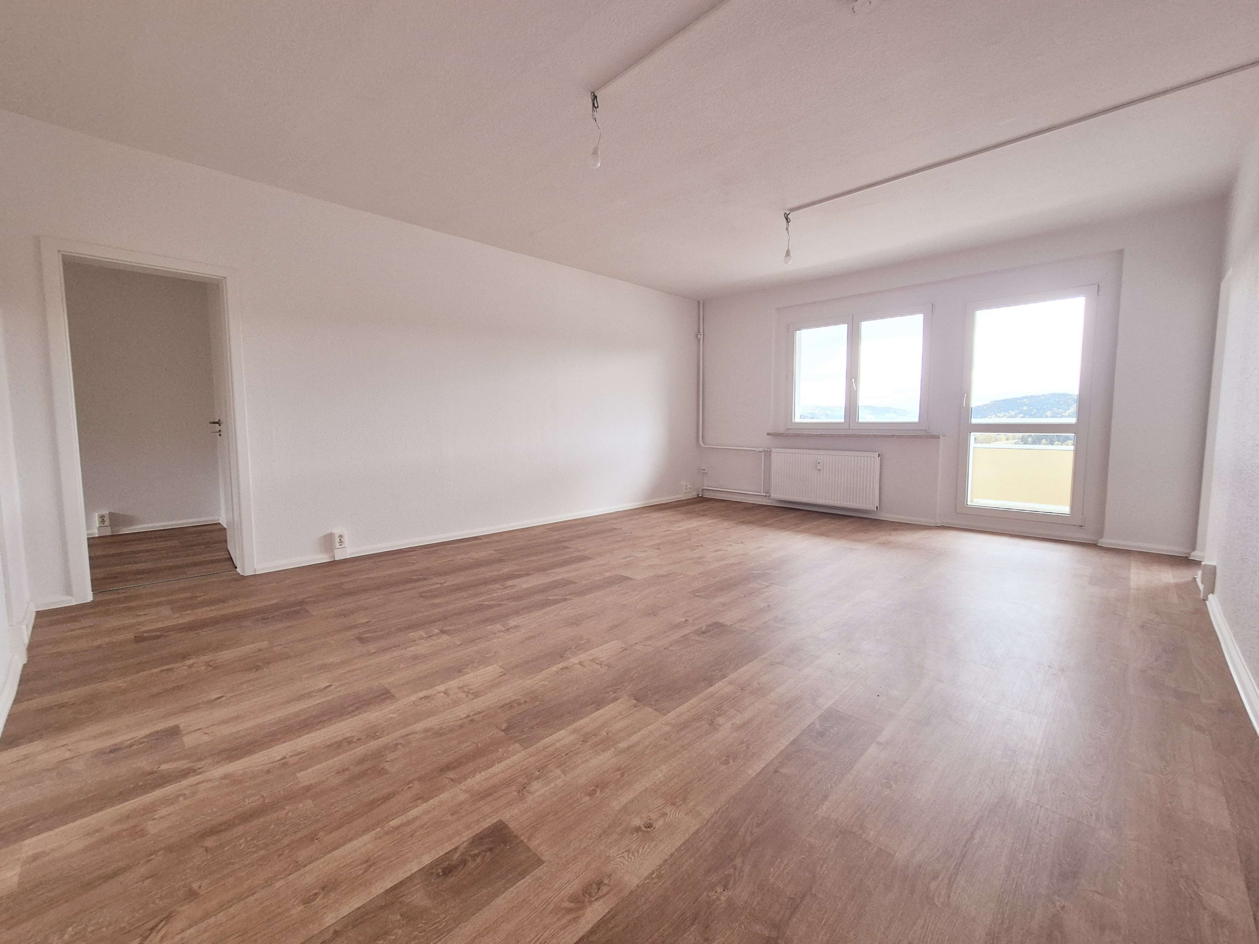 4-Raum-Wohnung mit Balkon, frisch saniert mit Traum-Ausblick! Jetzt besichtigen! in Klingenthal