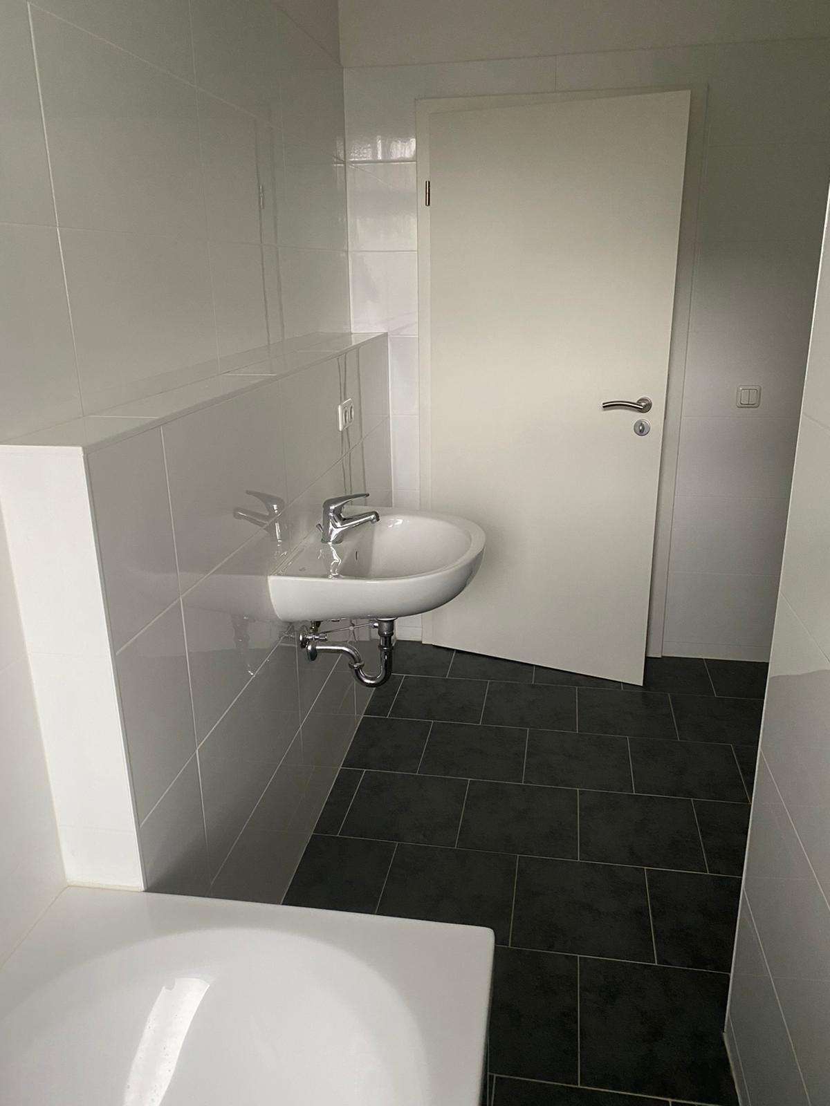 2 R-WE mit Balkon & Badewanne sucht dich - 2.OG