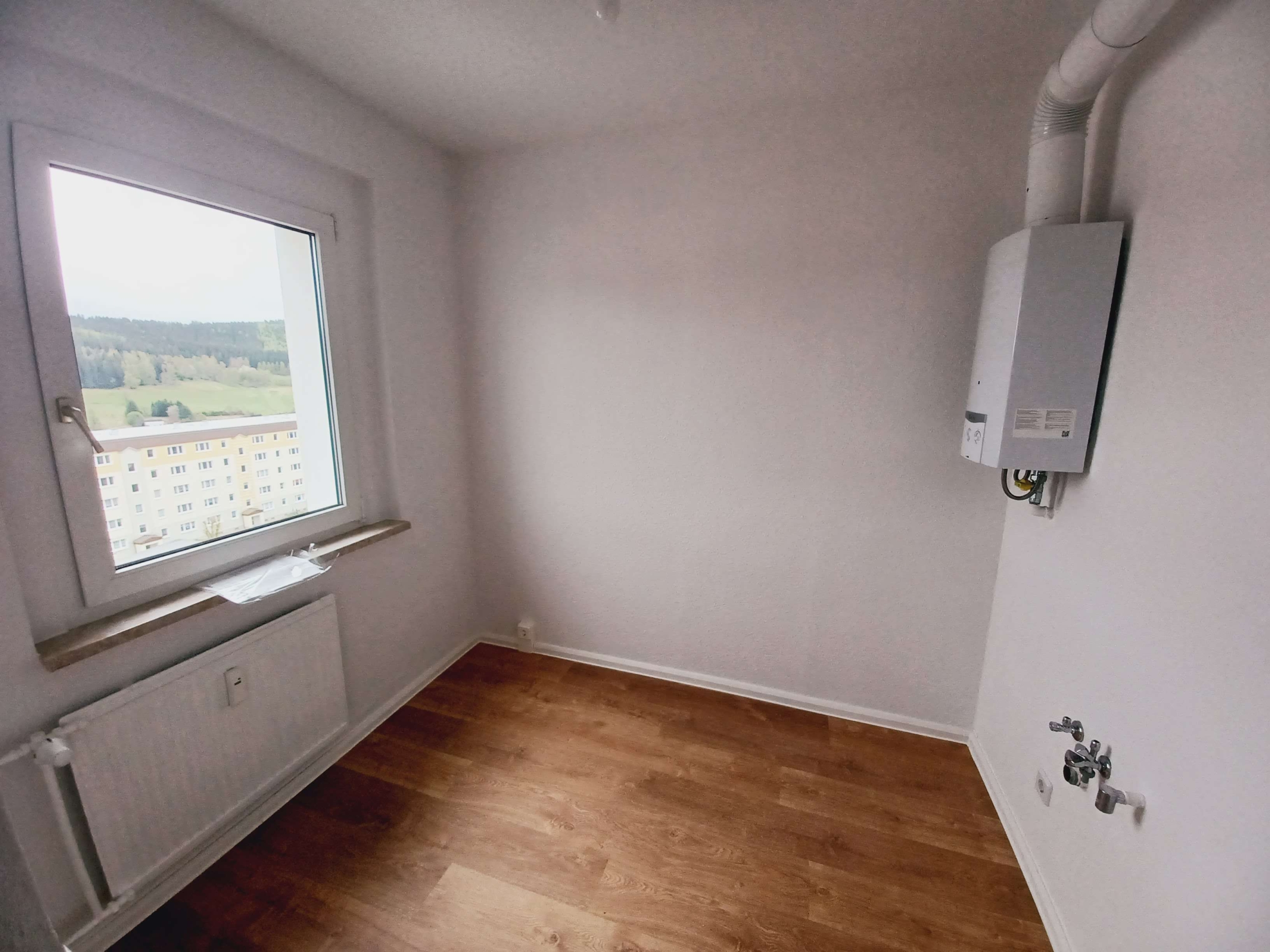4-Raum-Wohnung mit Balkon im 3.OG, frisch saniert mit Traum-Ausblick! Jetzt besichtigen! in Klingenthal