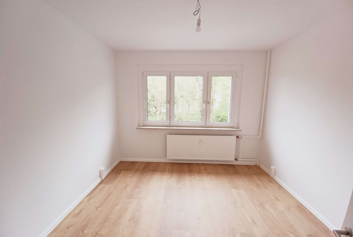 4-Raum-Wohnung mit Balkon im 3.OG, frisch saniert mit Traum-Ausblick! Jetzt besichtigen! in Klingenthal