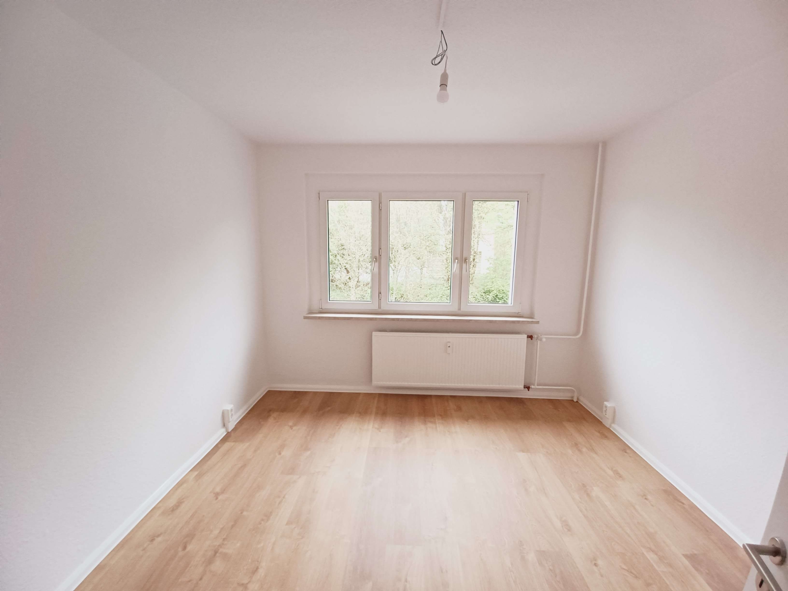 4-Raum-Wohnung mit Balkon im 3.OG, frisch saniert mit Traum-Ausblick! Jetzt besichtigen! in Klingenthal