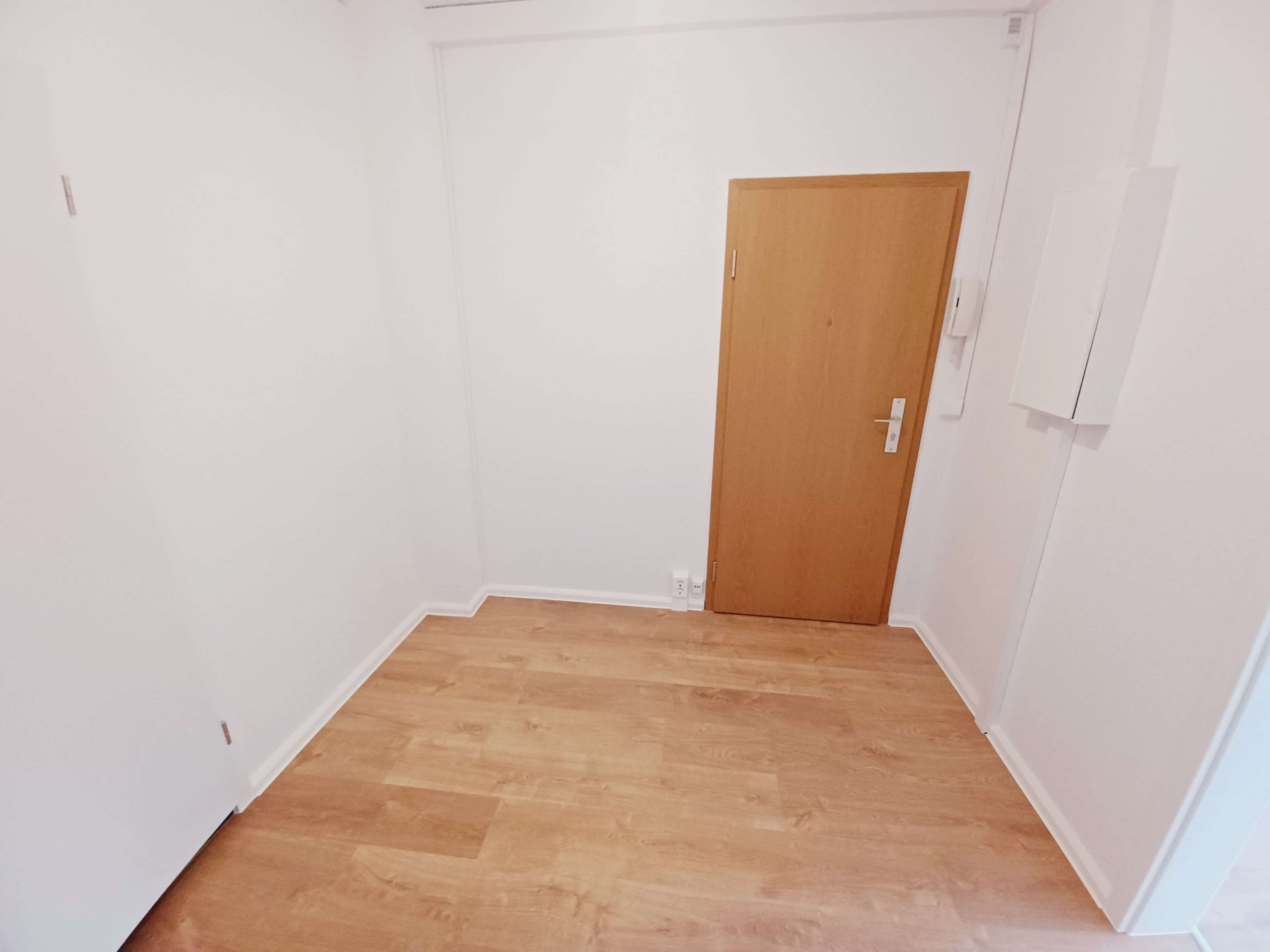 4-Raum-Wohnung mit Balkon im 3.OG, frisch saniert mit Traum-Ausblick! Jetzt besichtigen! in Klingenthal
