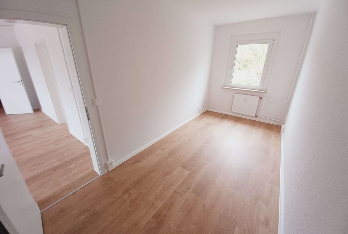 4-Raum-Wohnung mit Balkon im 3.OG, frisch saniert mit Traum-Ausblick! Jetzt besichtigen! in Klingenthal