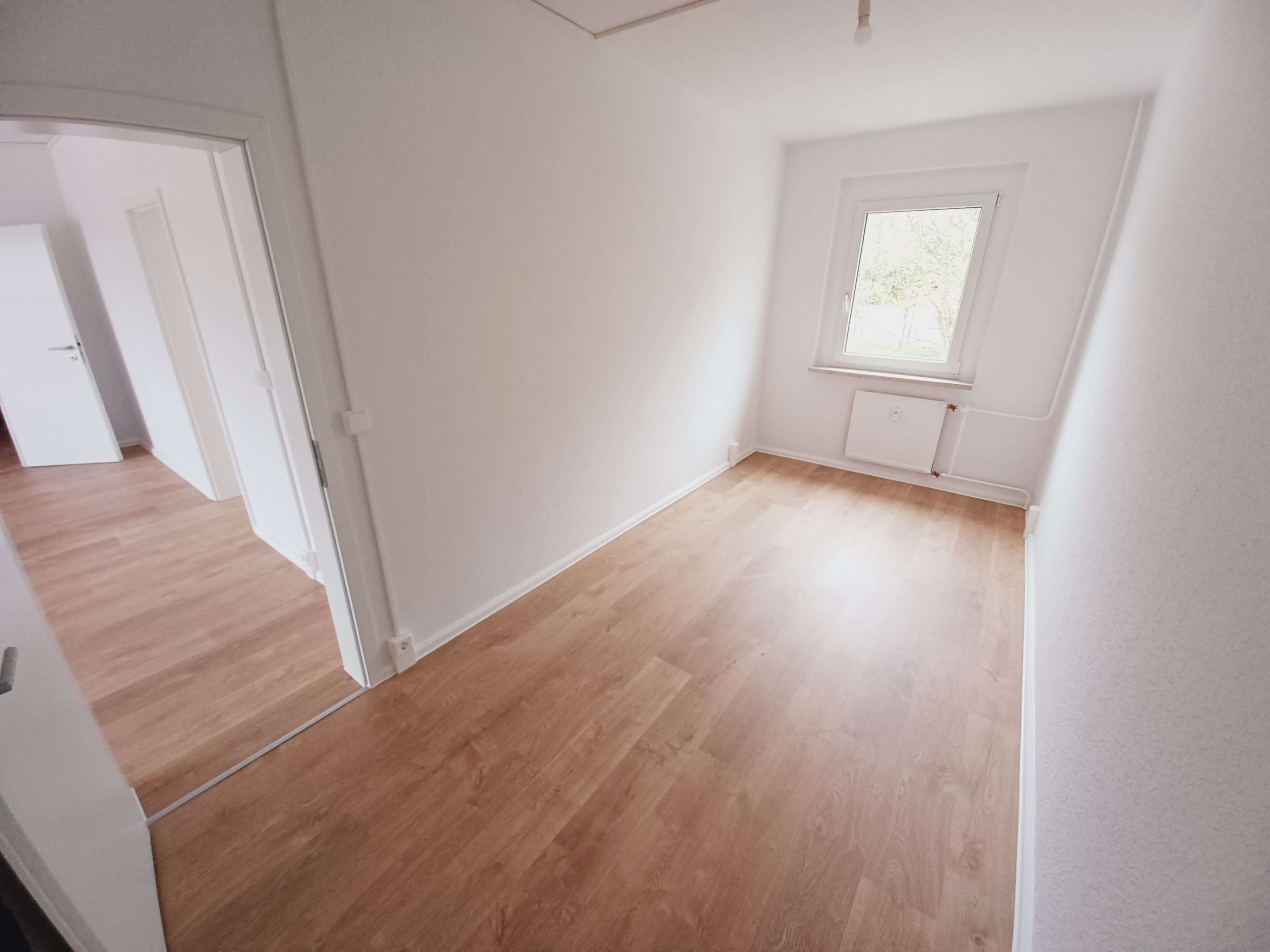 4-Raum-Wohnung mit Balkon im 3.OG, frisch saniert mit Traum-Ausblick! Jetzt besichtigen! in Klingenthal