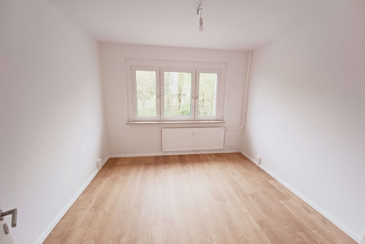 4-Raum-Wohnung mit Balkon im 3.OG, frisch saniert mit Traum-Ausblick! Jetzt besichtigen! in Klingenthal