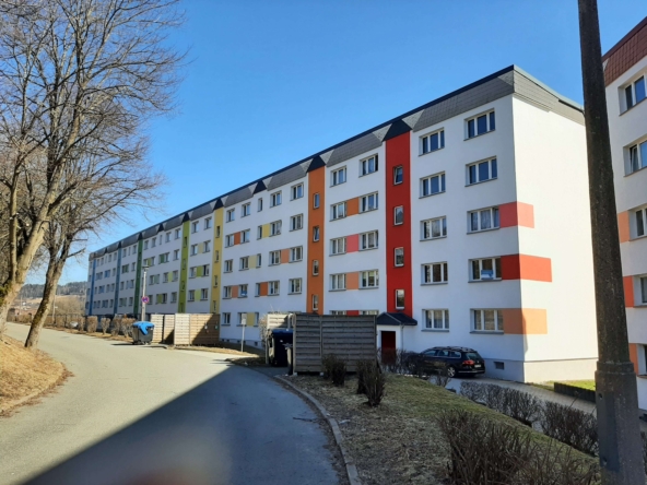 4-Raum-Wohnung mit Balkon im 3.OG, frisch saniert mit Traum-Ausblick! Jetzt besichtigen! in Klingenthal