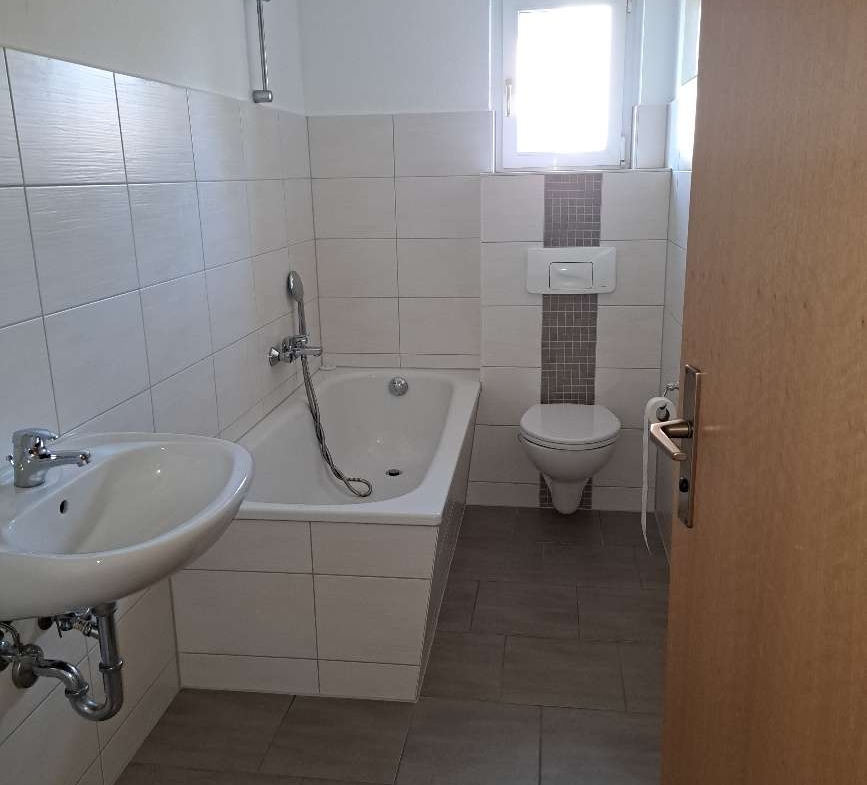 Schnell zugreifen* 3 RaumWE mit Badewanne sucht Sie! in Werdau