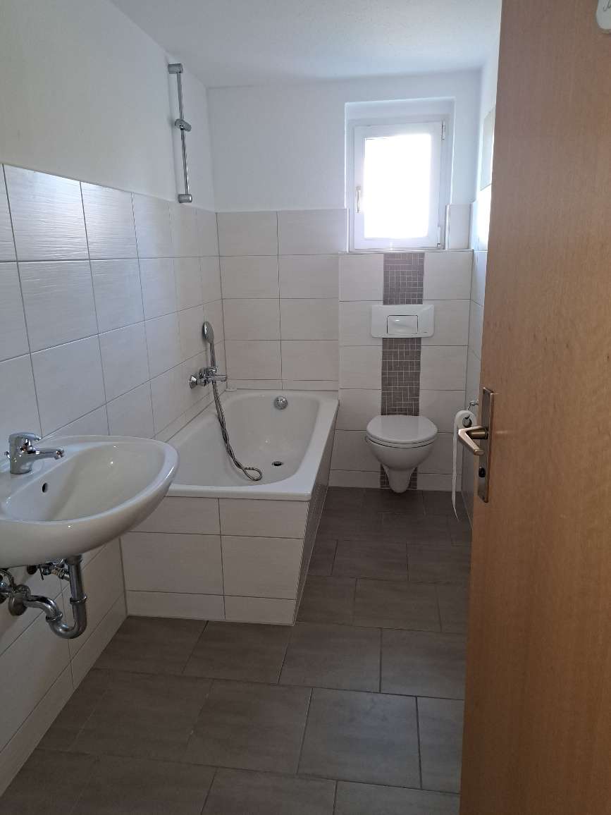 Schnell zugreifen* 3 RaumWE mit Badewanne sucht Sie! in Werdau